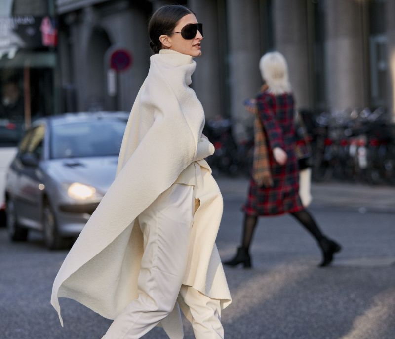 8 looks που θα σε πείσουν να τολμήσεις το λευκό τον χειμώνα