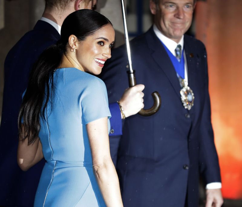 «Με πλήρωναν 70,000$ για να ξεσκεπάσω τη Meghan Markle»: Η δήλωση που θα βάλει φωτιά στο παλάτι