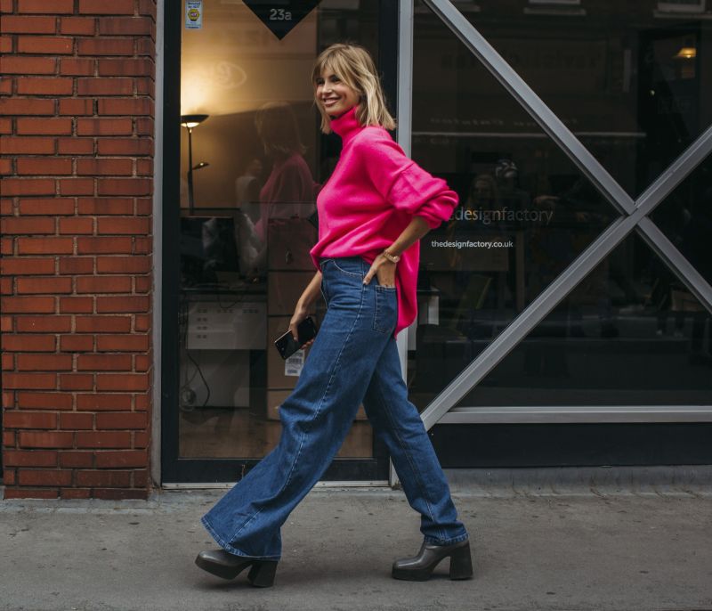 Δέκα φαρδιά jeans για άνεση εντός σπιτιού και στυλάτες εμφανίσεις εκτός