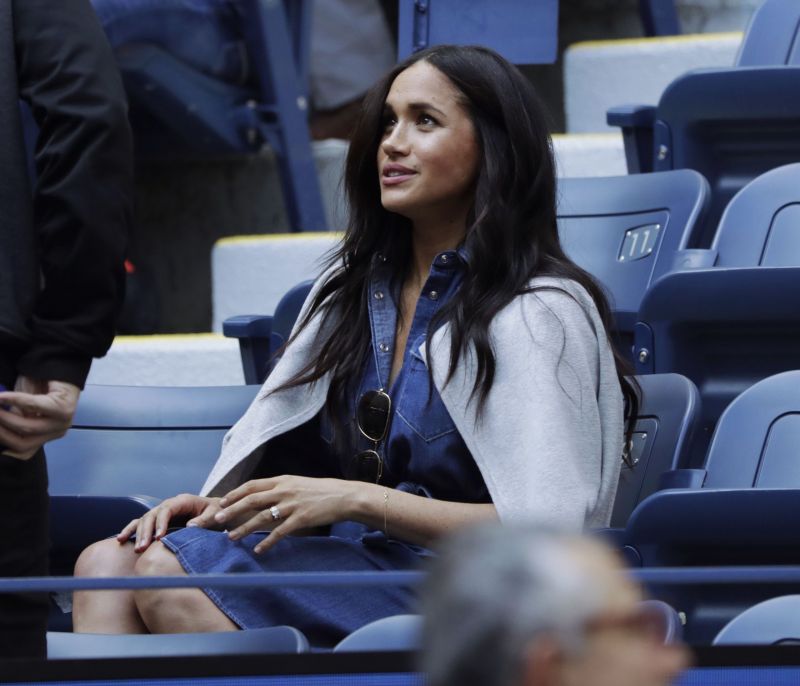 Κάθεσαι; Η Meghan Markle θέλει να ανοίξει ξανά το blog της, κι εμείς ουρλιάζουμε