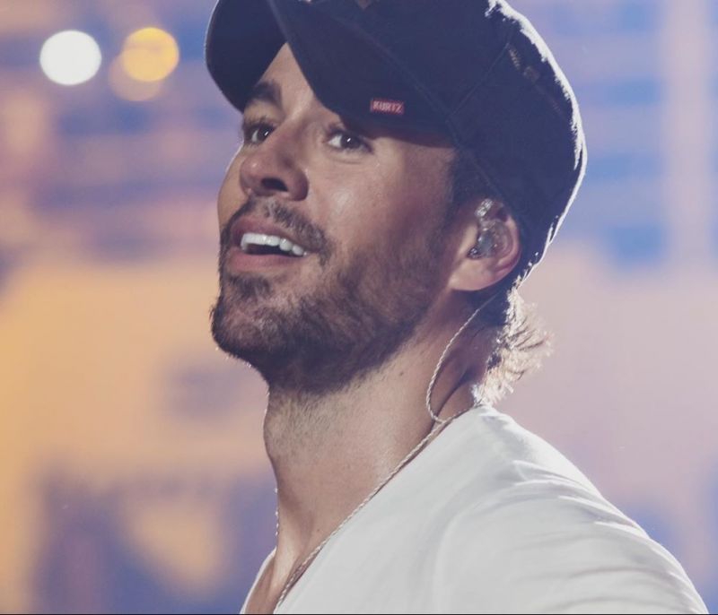 Ο Enrique Iglesias μας δείχνει για πρώτη φορά την μικρή του κόρη (video)