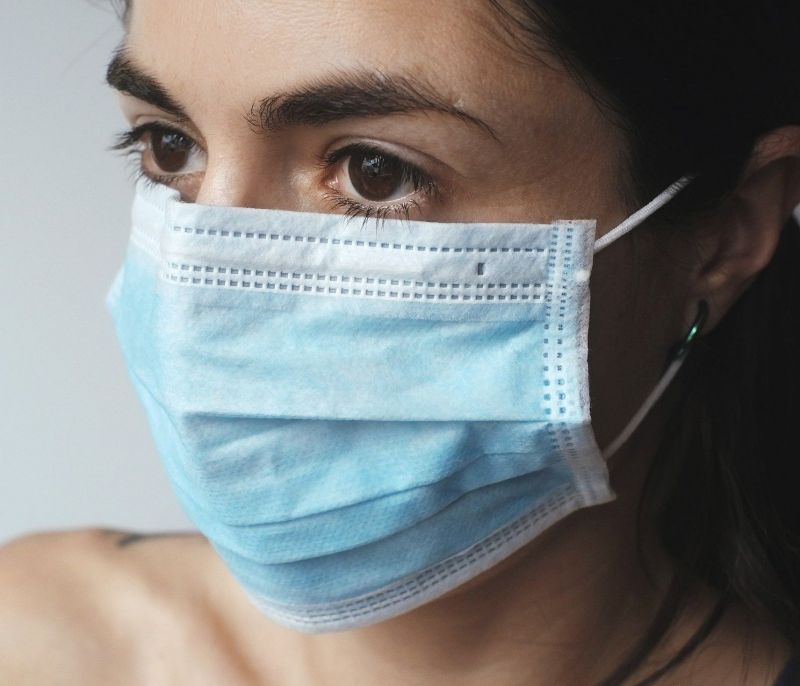 Διάβασε πώς θα περιποιηθείς την επιδερμίδα σου τώρα που φοράς συνέχεια μάσκες…