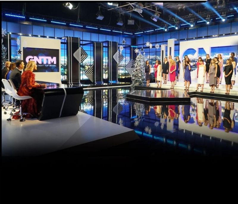 Εχμ, Ok! Η πρώην παίκτρια του GNTM ποζάρει topless και βλέπουμε το κορμί της χωρίς ίχνος ρετούς