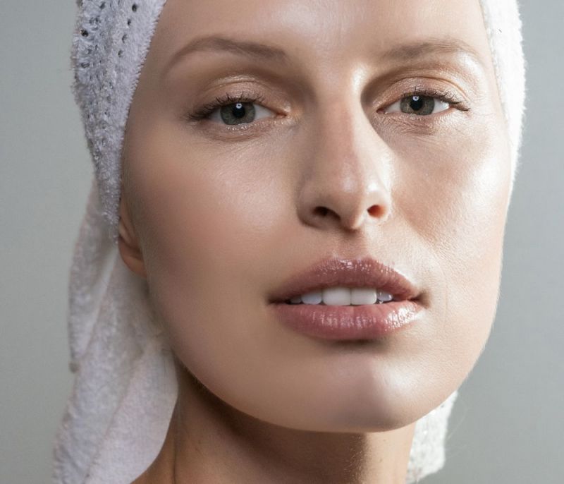 Τα 5 concealer που μας έσωσαν στην καραντίνα και που θα «λιώσουμε» και μετά
