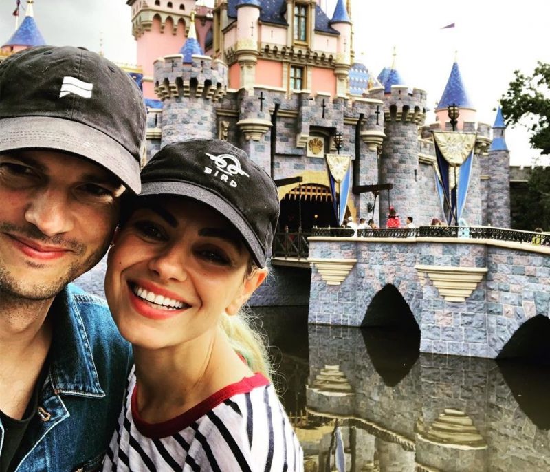 Ashton Kutcher-Mila Kunis: H αρετουσάριστη φωτό και το φιλί τους, που έκανε τον γύρο του διαδικτύου