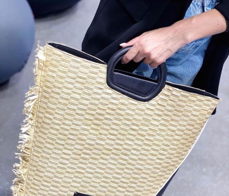 Shopper Bags: Ποιες είναι και πώς μπορείς να κρατήσεις τις πιο πρακτικές τσάντες της σεζόν