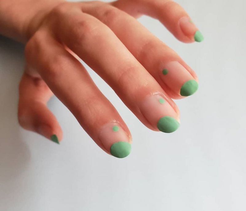Τα πιο trendy minimal nail art που μπορείς να κάνεις και μόνη σου
