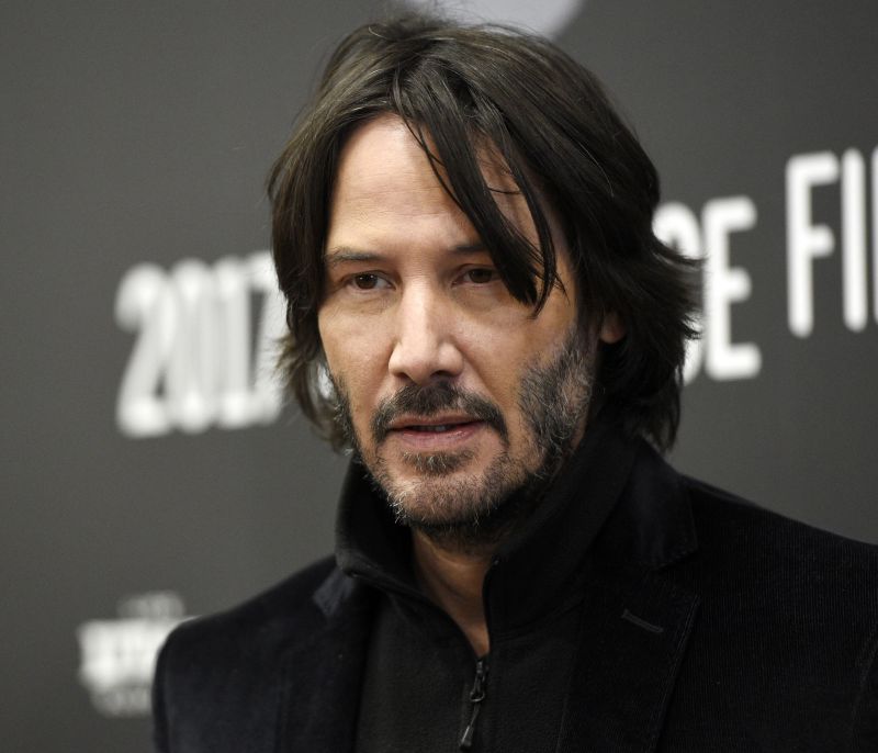 Keanu Reeves: O grunge lover των 90s ωρίμασε και απέκτησε ένα διαχρονικά κομψό στυλ