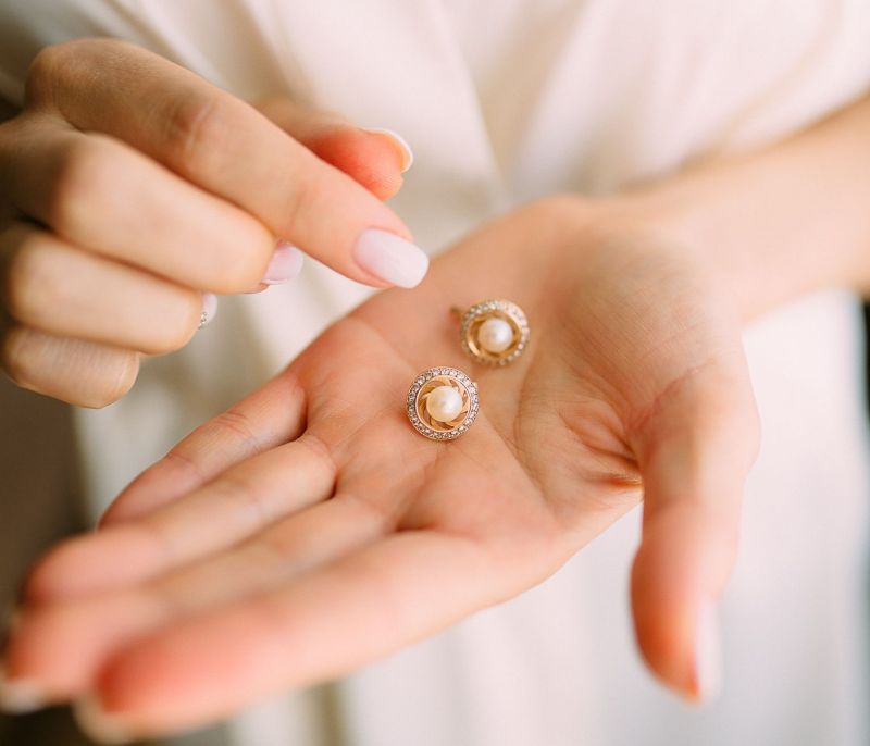 Fashion DIY: Φτιάξε τα πιο κομψά και λεπτίλεπτα σκουλαρίκια (video)