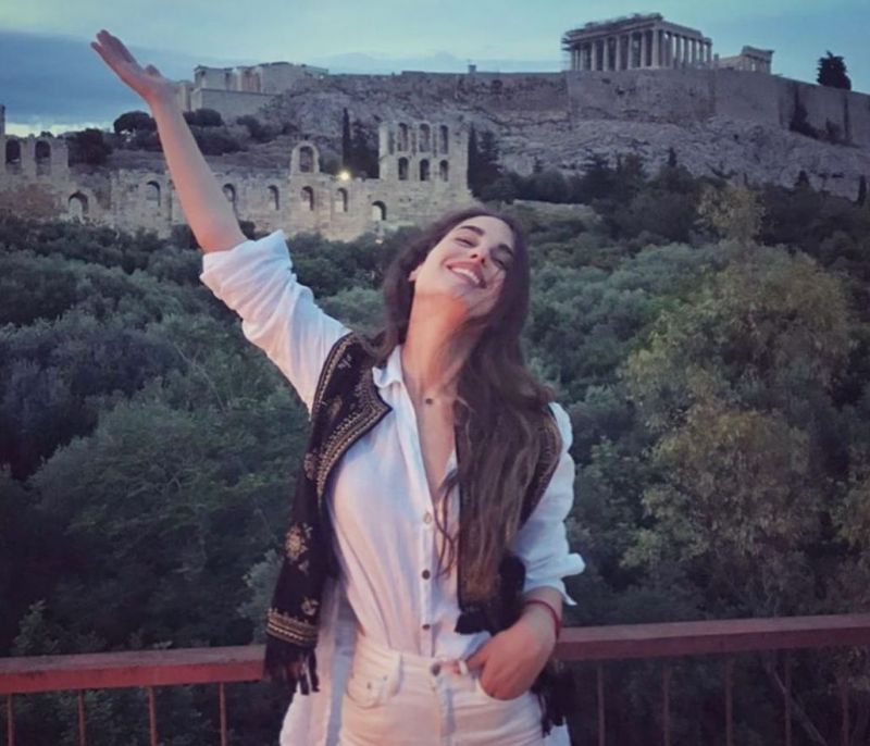 Η Παυλίνα Βουλγαράκη σου δείχνει πώς να φορέσεις το σορτς και το βράδυ