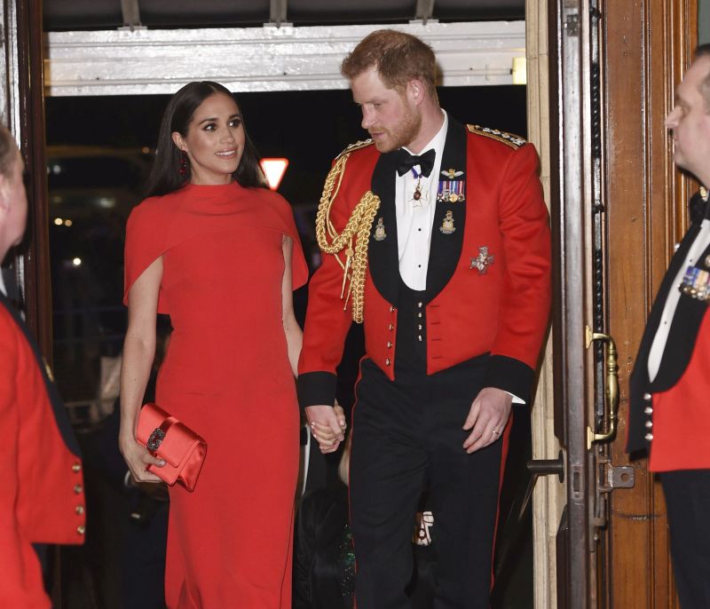 Hi Meghan! Πιο αδυνατισμένη και κούκλα από ποτέ η Markle στις νέες φωτό
