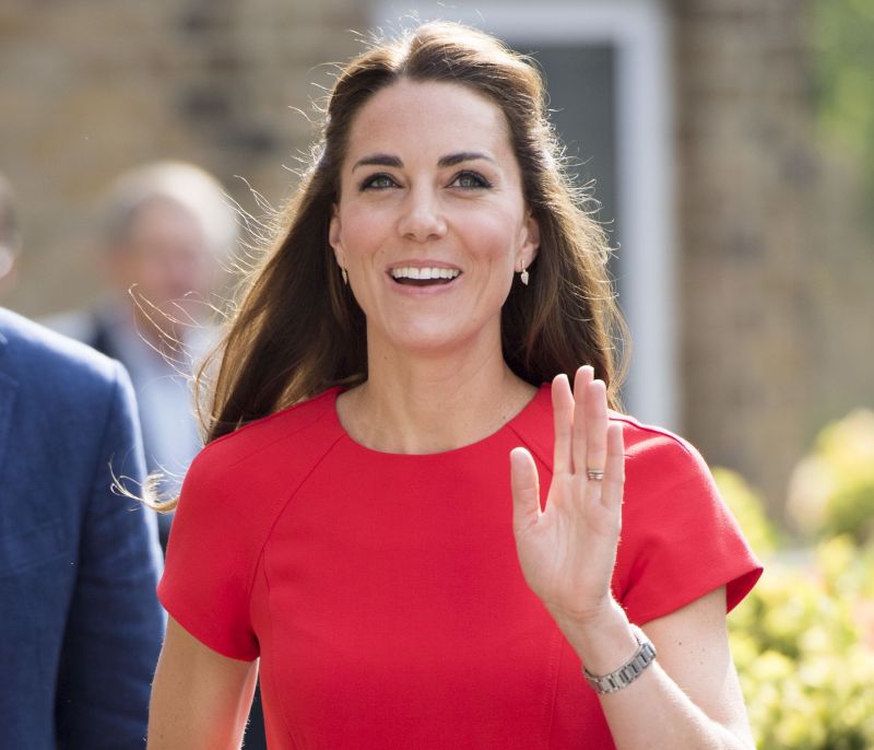 Η Kate Middleton μόλις φόρεσε το πιο ανάλαφρο και κομψό καλοκαιρινό φόρεμα