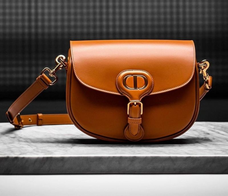 #DiorBobby: H νέα It-Bag του γαλλικού Οίκου Μόδας είναι προορισμένη για να ξεχωρίσει
