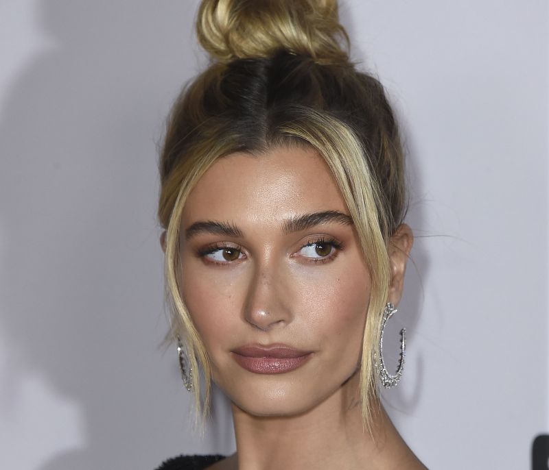 Η Hailey Bieber δημιούργησε το πιο ρομαντικό eye look για το καλοκαίρι