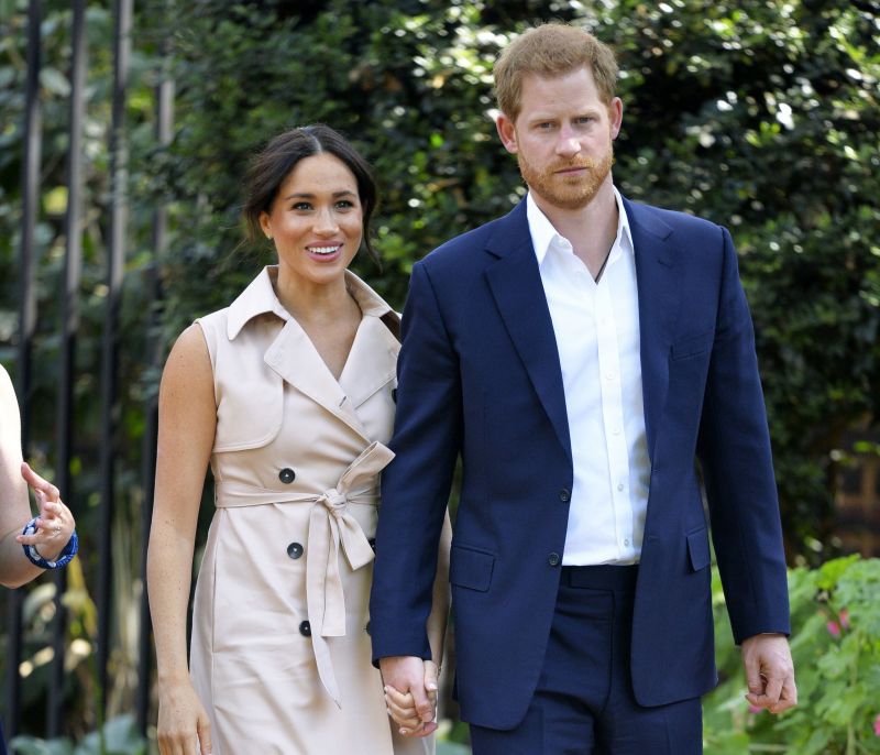 Ο λόγος που η Meghan Markle φορούσε ψηλοτάκουνα στις δημόσιες εμφανίσεις