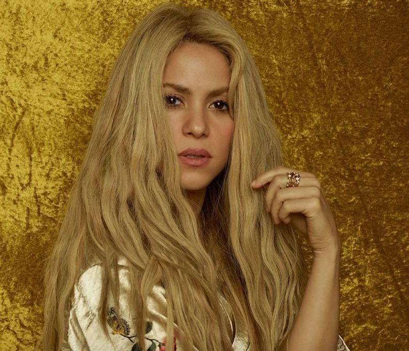 Η σπάνια φωτό της Shakira στην αγκαλιά του Pique θέλει το like σου asap