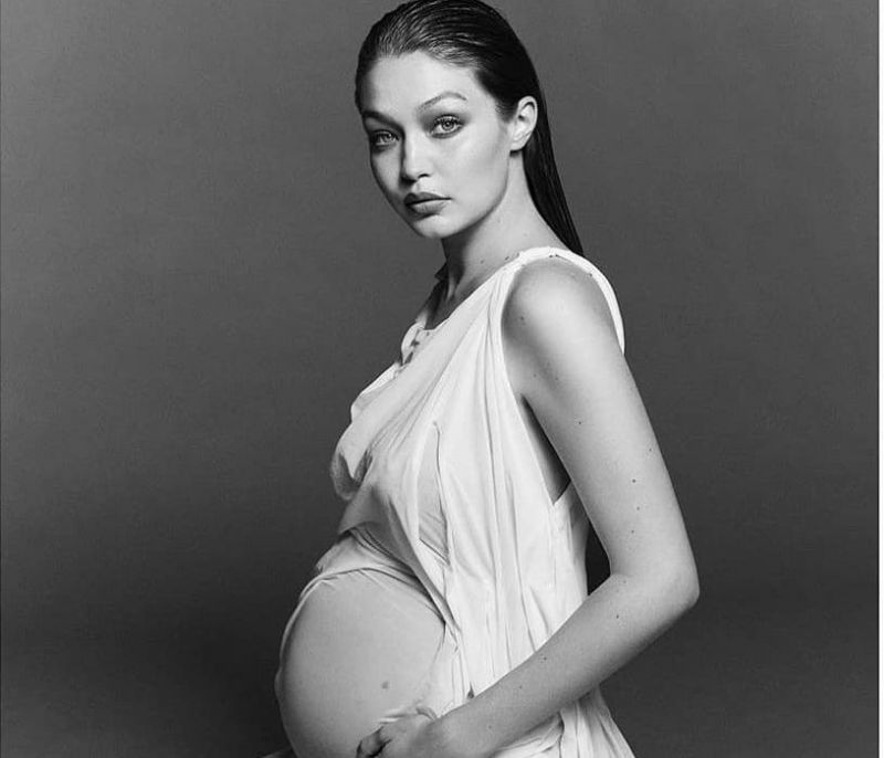 Pregnancy Portraits: To «wet dress» της Gigi Hadid το έχει σχεδιάσει Ελληνίδα fashion designer