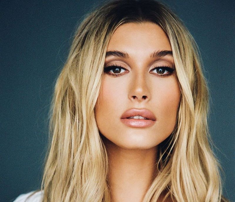 Η αλλαγή στα μαλλιά της Hailey Bieber είναι ό,τι χρειάζεσαι το φθινόπωρο