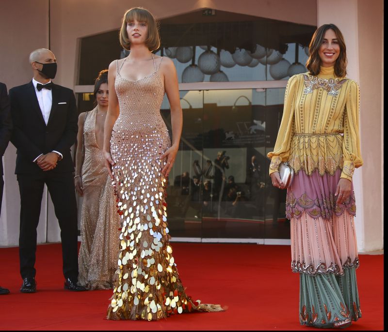 Φεστιβάλ Βενετίας 2020: Tα red carpet looks που ξεχωρίσαμε από το Σαββατοκύριακο που μας πέρασε