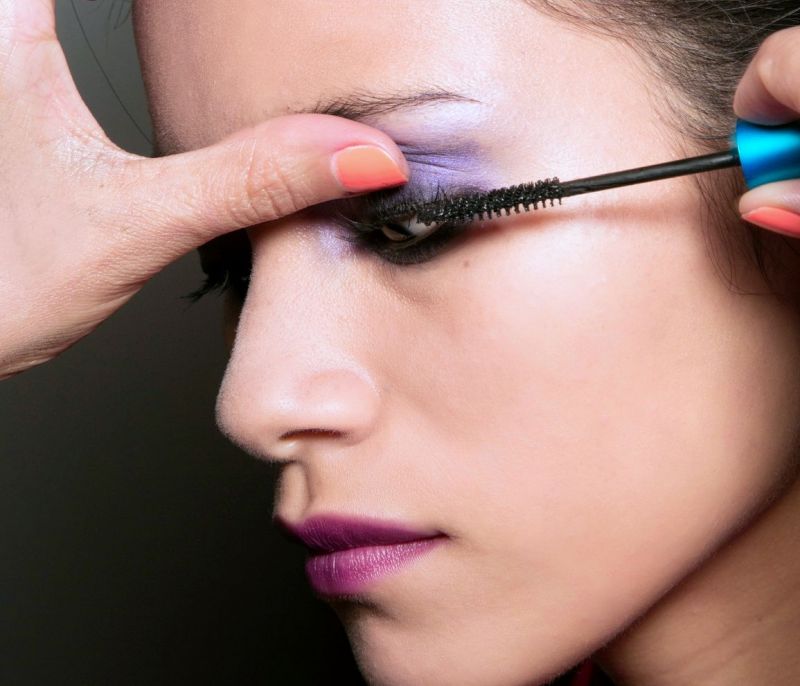10 mascara για εσένα που έχεις πολύ κοντές βλεφαρίδες!