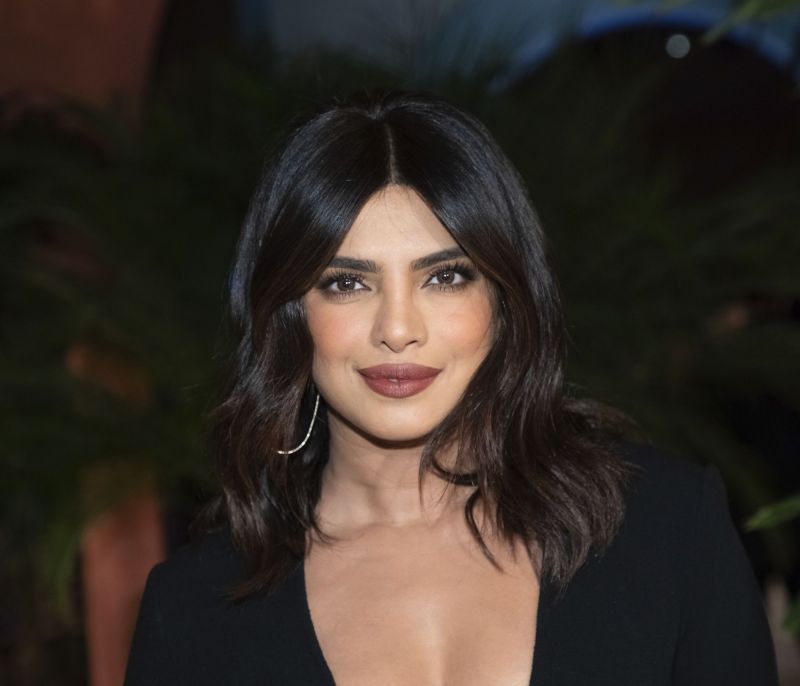 Η Priyanka Chopra έκανε την τέλεια φθινοπωρινή αλλαγή στα μαλλιά της