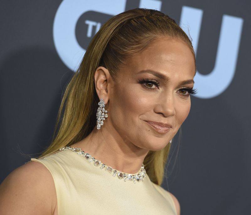 Η Jennifer Lopez μόλις υιοθέτησε το it κούρεμα του φθινοπώρου