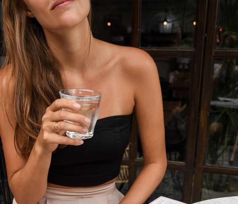 4 τρόποι για να θυμάσαι να πίνεις περισσότερο νερό