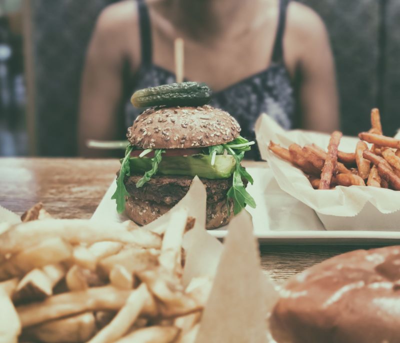 Reverse dieting: Αυτός είναι ο τρόπος για να μην πάρεις τα κιλά που έχασες
