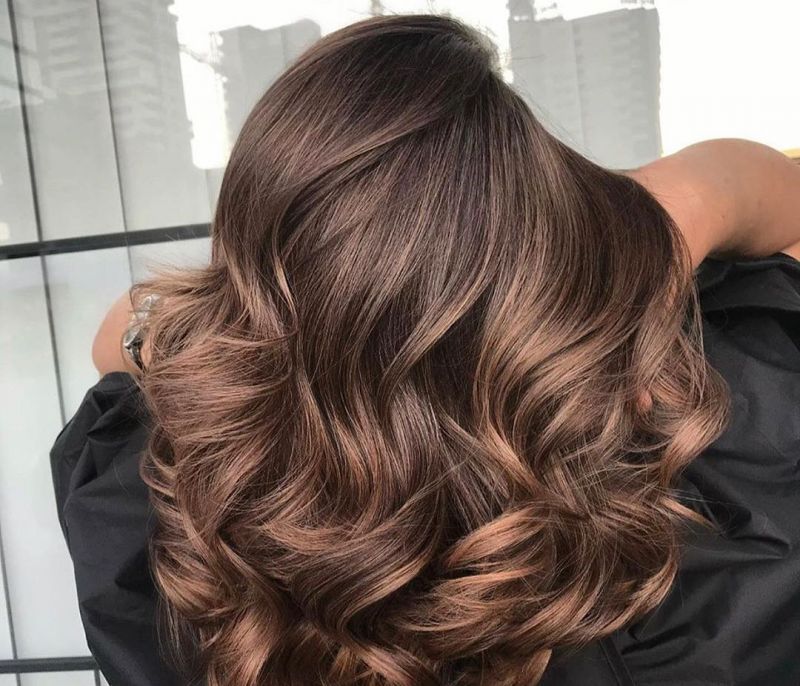 #trending! Αυτή είναι η πιο hot απόχρωση για τα καστανά μαλλιά