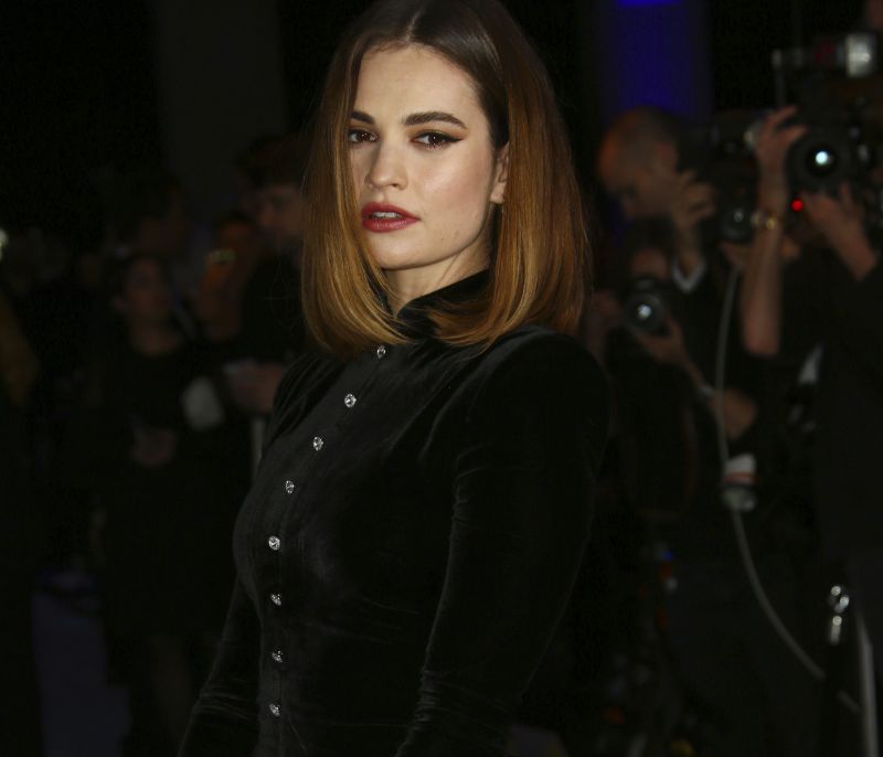Ακόμα μια κίνηση που καίει την Lily James μετά το weekend στη Ρώμη