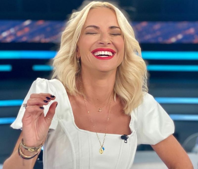 Το outfit της Μαρίας Μπεκατώρου είναι ό,τι ακριβώς έψαχνες για το γραφείο