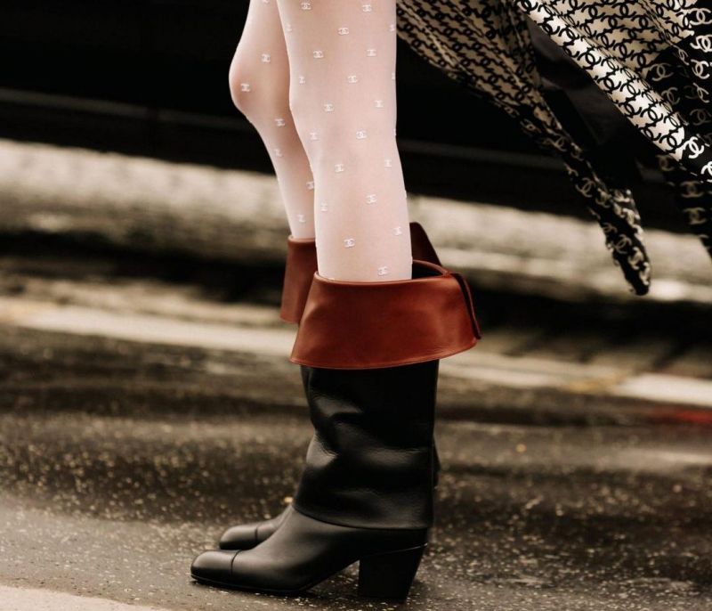 Οι βασίλισσες του street style έχουν βρει το αγαπημένο τους παπούτσι για φέτος