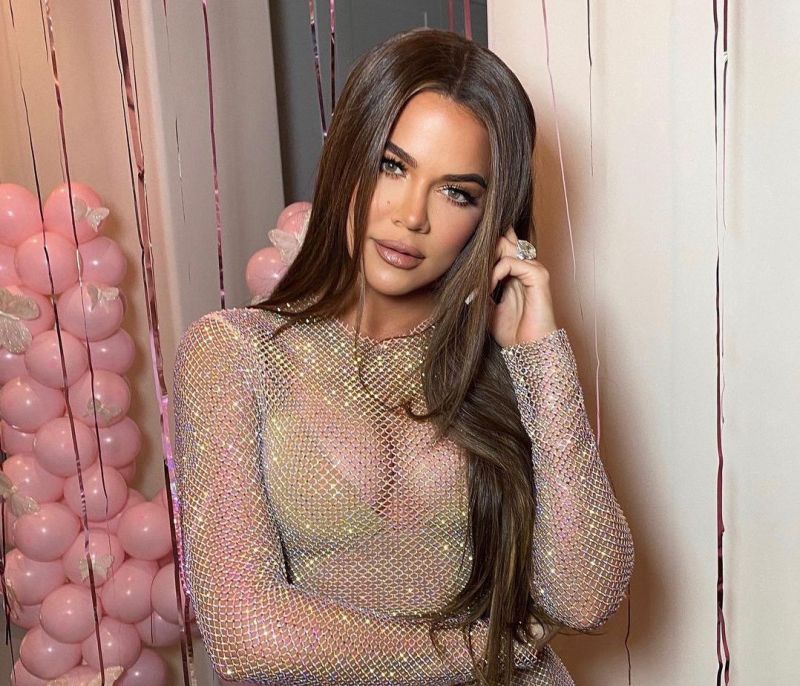 Η Khloé Kardashian αποκάλυψε επιτέλους τα φυσικά σγουρά μαλλιά της
