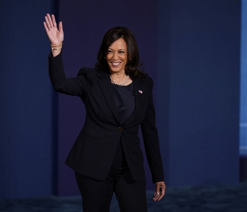 Kamala Harris: Οι beauty επιλογές της αντιπροσωπεύουν τη σύγχρονη γυναίκα