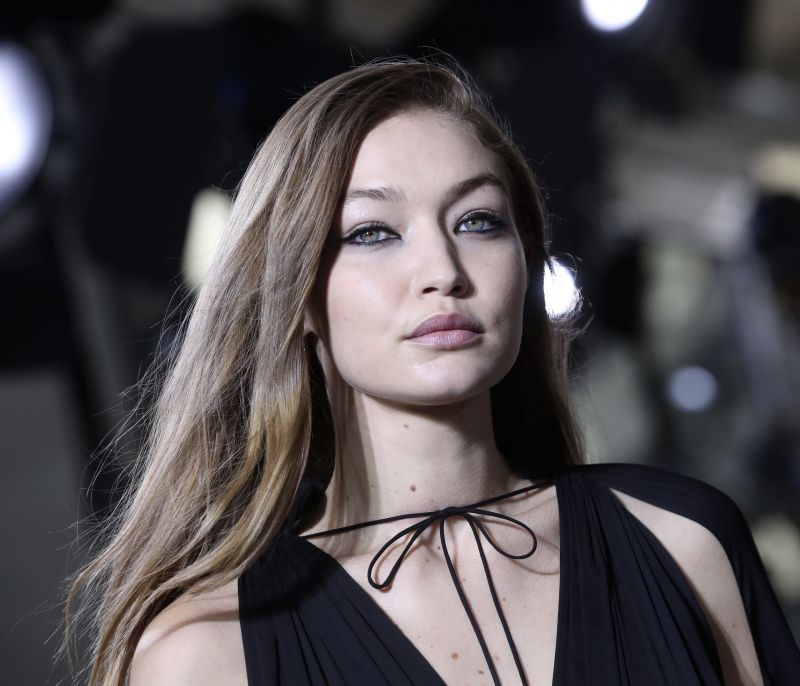 8 Hollywood stars που δεν έχουν απαρνηθεί ποτέ τα μακριά μαλλιά τους