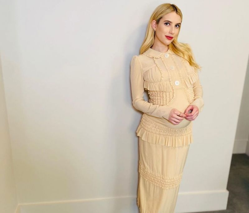 Η εγκυμονούσα Emma Roberts μιλά για τη μάχη με την ενδομητρίωση & συγκλονίζει
