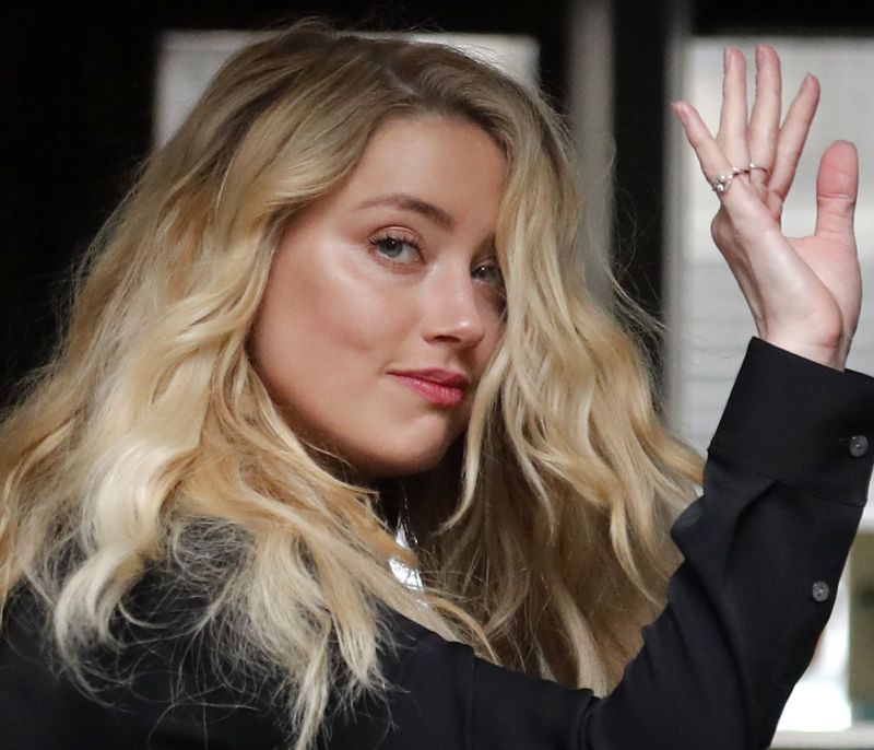 Amber Heard: Θαυμαστές του Johnny Depp ζητούν να απολυθεί από τη νέα της ταινία