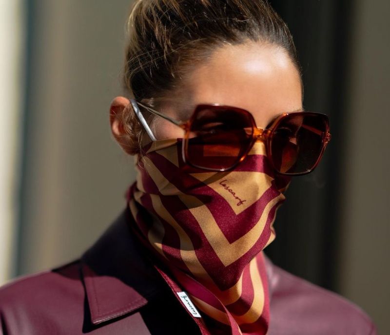 Η Olivia Palermo βρήκε την πιο απαλή εναλλακτική της προστατευτικής μάσκας
