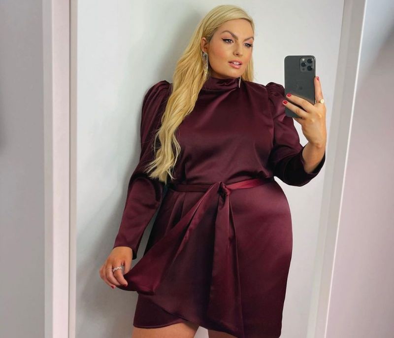 Body Positive: Δέκα curvy φορέματα που θα κάνουν αυτήν την «Black Friday» πιο ενδιαφέρουσα