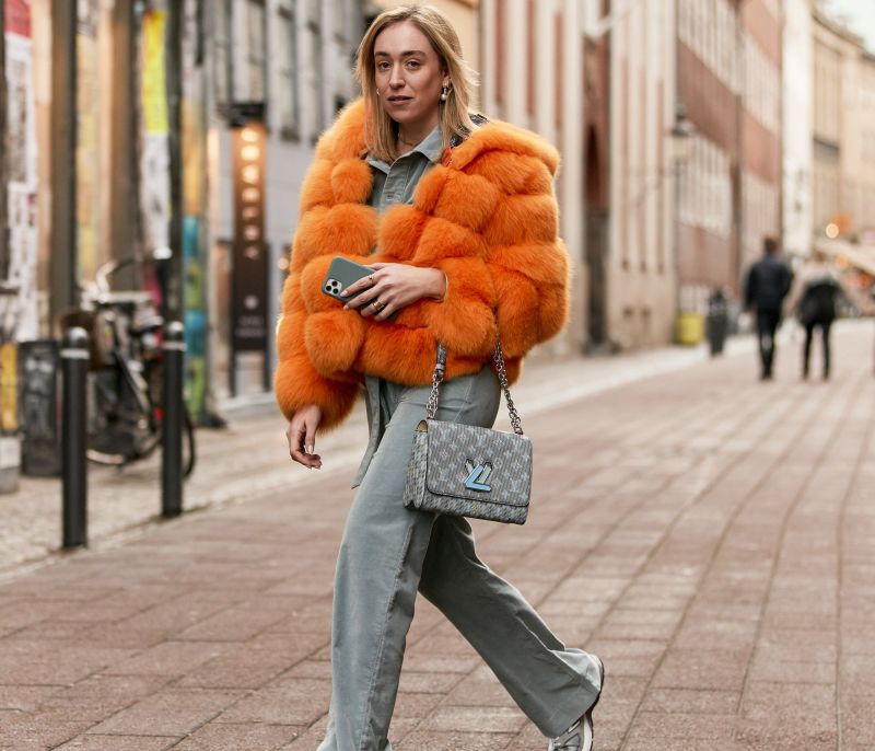 Eύκολα styling tips για να σου εφαρμόζουν σαν καινούργια τα παλιά σου jeans (video)