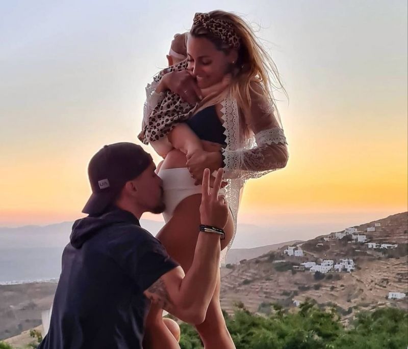 Γέννησε η Βασιλική Μιλλούση: Το τρυφερό post του Πετρούνια με την κόρη του