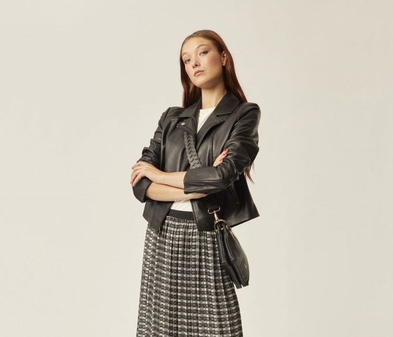 H τέχνη των συνδυασμών: Στο brand Ted Baker ξέρουν ποια τσάντα να κρατήσεις με κάθε παλτό σου