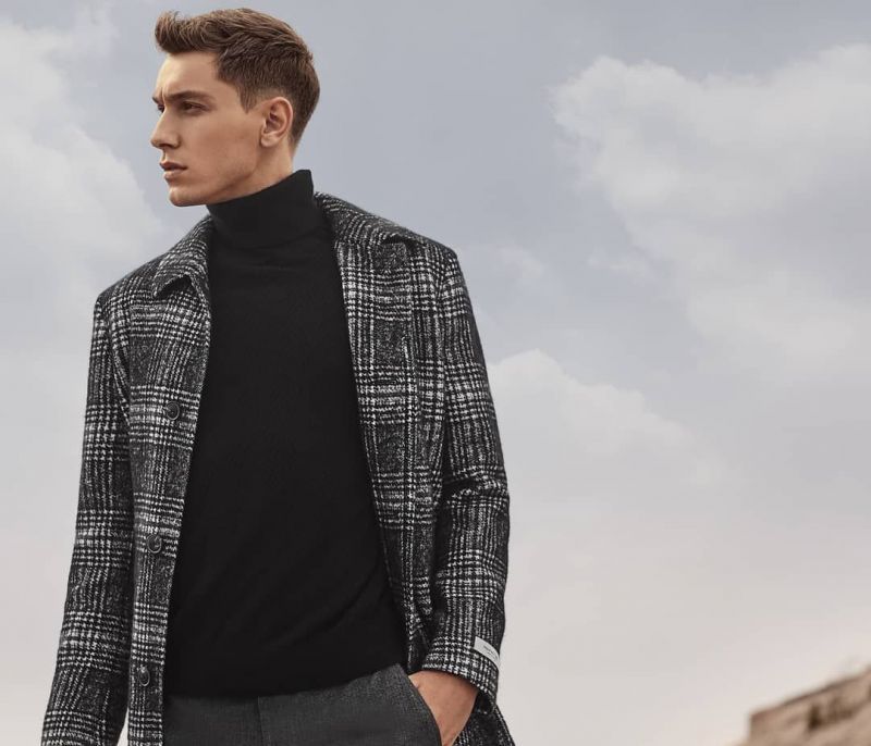 Edward Στεργίου: Βρήκαμε τα 8 καλύτερα less is more looks του