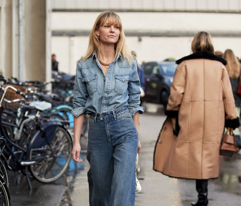 Most Wanted: Tα 5 ρούχα και αξεσουάρ από denim για cool εμφανίσεις όλο τον χρόνο