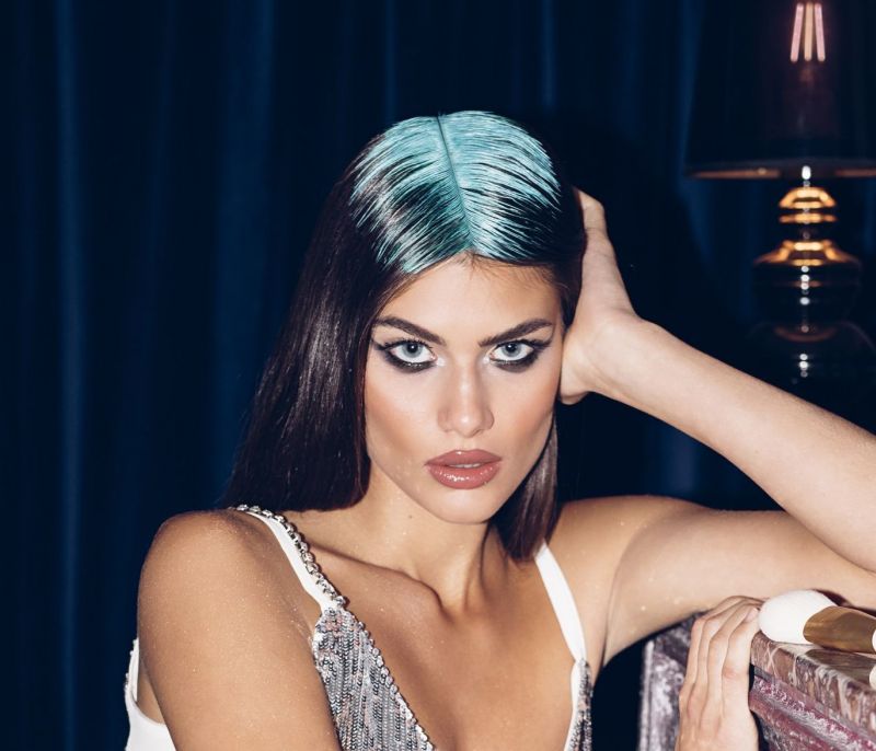 Be extra! Ο Δημήτρης Στράτος μας δίνει tips για το πιο glam μακιγιάζ