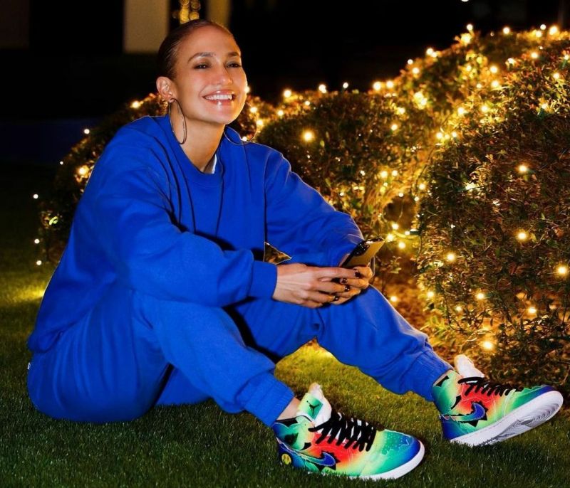 Η Jennifer Lopez έχει περάσει (και) το loungewear σε άλλο επίπεδο