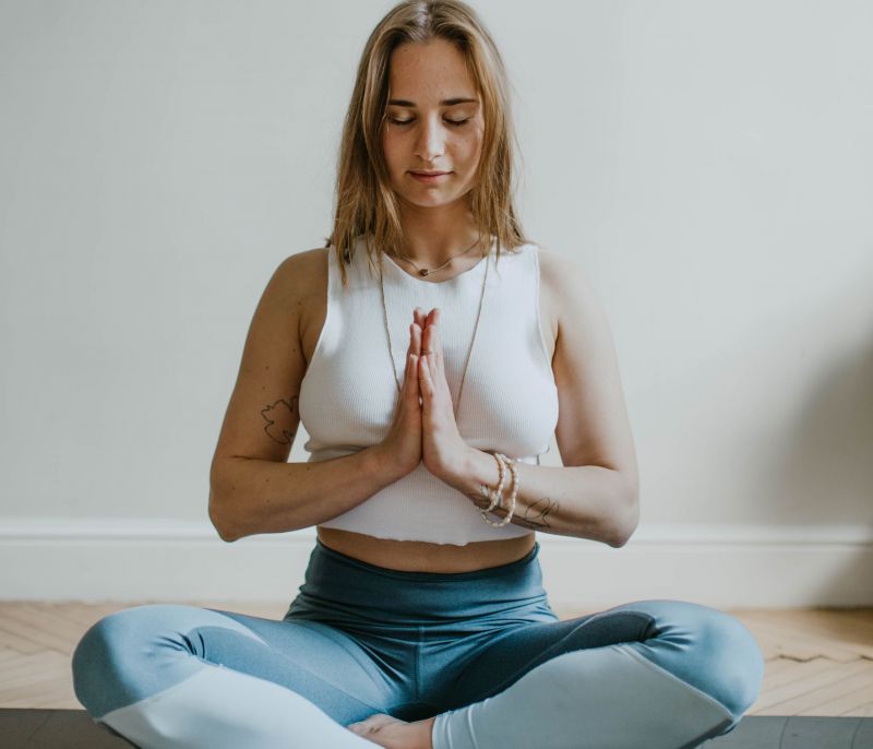 Αυτό είναι το 15’ video yoga που ήθελες σήμερα και δεν το ήξερες