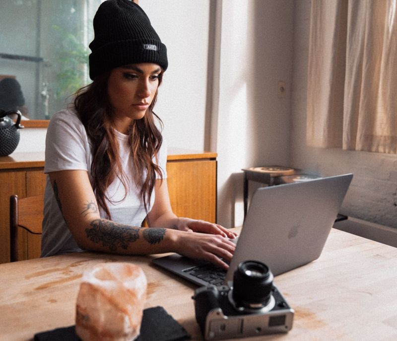Online dating: Υπάρχει ένας τρόπος για να κάνεις το προφίλ σου ακαταμάχητο