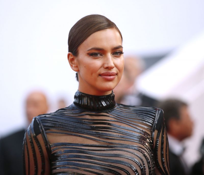 Η Irina Shayk μοιράστηκε την πρωινή ρουτίνα ομορφιάς της σε ένα tutorial που αξίζει να δεις