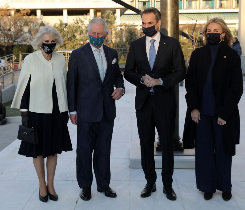 Ήρθε ο Κάρολος στην Αθήνα: Όλα όσα συνέβησαν στη συνάντηση με τον Πρωθυπουργό (video)